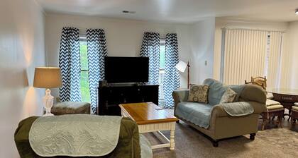 Extended stay - 2-bedroom 1.5 bath condo in Dover