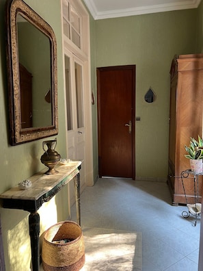 Interior - Authentic and spacious T3 apartment (Sartène)