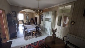 Dining - Authentic and spacious T3 apartment (Sartène)