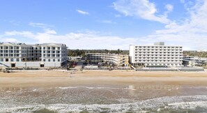 On the beach - Oceanview 1BR Corner Unit w/ Balcony (Ormond Beach)