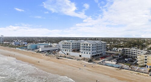 Beach Days, Space Days & Snack Stops | Oceanview 1BR