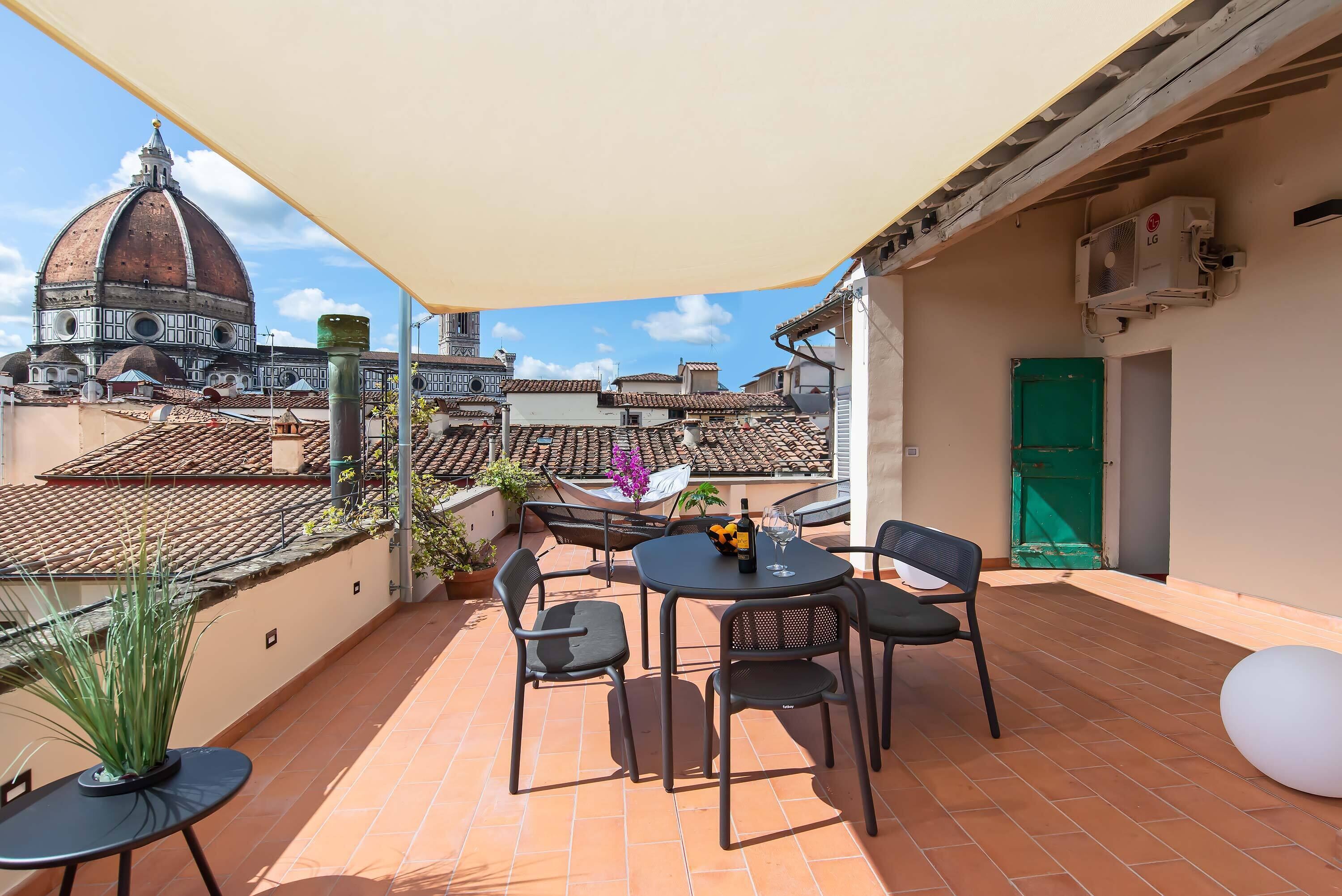 Attico panoramico, vista città | Terrazza/patio
