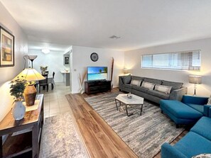 Smart TV - Luxurious spacious remodeled 2bd/2bth back house! (Hawthorne)