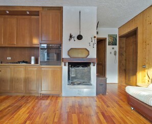 House - Loft Bianche Nives Ski-in Ski-out Retreat (Dimaro Folgarida)