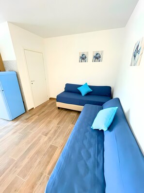 2 bedrooms, iron/ironing board, WiFi, bed sheets - Villa Ninfea No.5 with Sea View, Wi-Fi and Air Conditioning 'Residence Pietrantonio' (Marina di Lizzano)