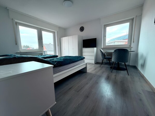 Iron/ironing board, WiFi, bed sheets