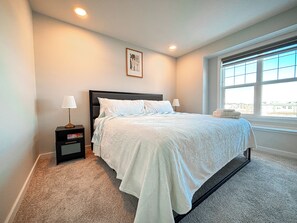 3 bedrooms, desk, iron/ironing board, free WiFi