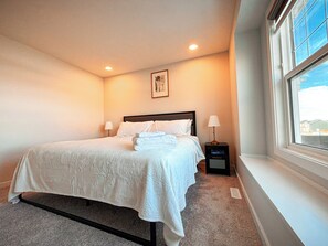 3 bedrooms, desk, iron/ironing board, free WiFi - 3 bedroom + office full house in the heart of Southfork Leduc (Leduc)