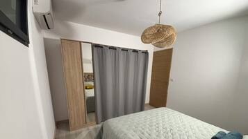 WiFi, bed sheets