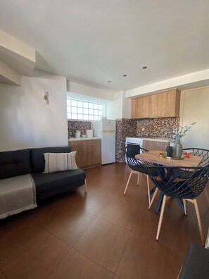 TV - Dione Central Loft (Iraklio)