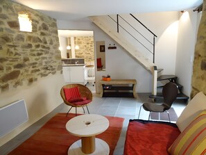 TV, fireplace, DVD player - Gite Puech de Costrix: Retreat in Nature, Isolated Hamlet (Broquiès)