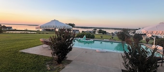 Bird's Eye View Retreat-COZY FARMHOUSE-Lake Life meets Farm House-Lake Limestone