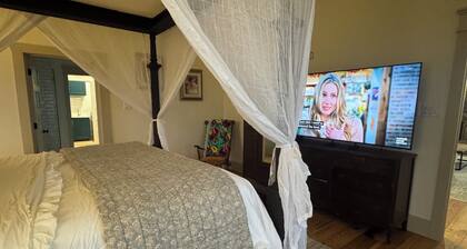 Bird's Eye View Retreat-COZY FARMHOUSE-Lake Life meets Farm House-Lake Limestone