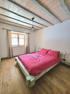 Tabla de planchar con plancha, Internet, ropa de cama