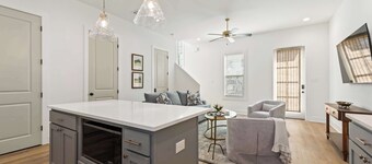 New Modern Home- River Ranch - King Bed