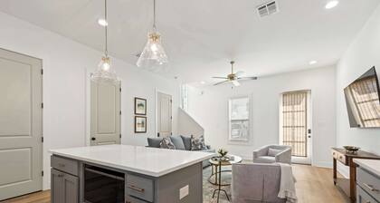 New Modern Home- River Ranch - King Bed