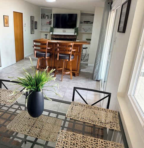 Golf Course Retreat, Renovated, 3 bed 2 Bath Home Great Location, Sleeps 6 Clean