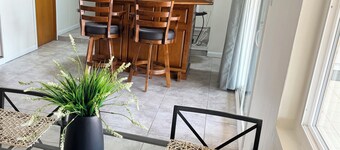 Golf Course Retreat, Renovated, 3 bed 2 Bath Home Great Location, Sleeps 6 Clean