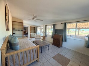 3 makuuhuonetta, työpöytä, silitysrauta/-lauta, ilmainen Wi-Fi