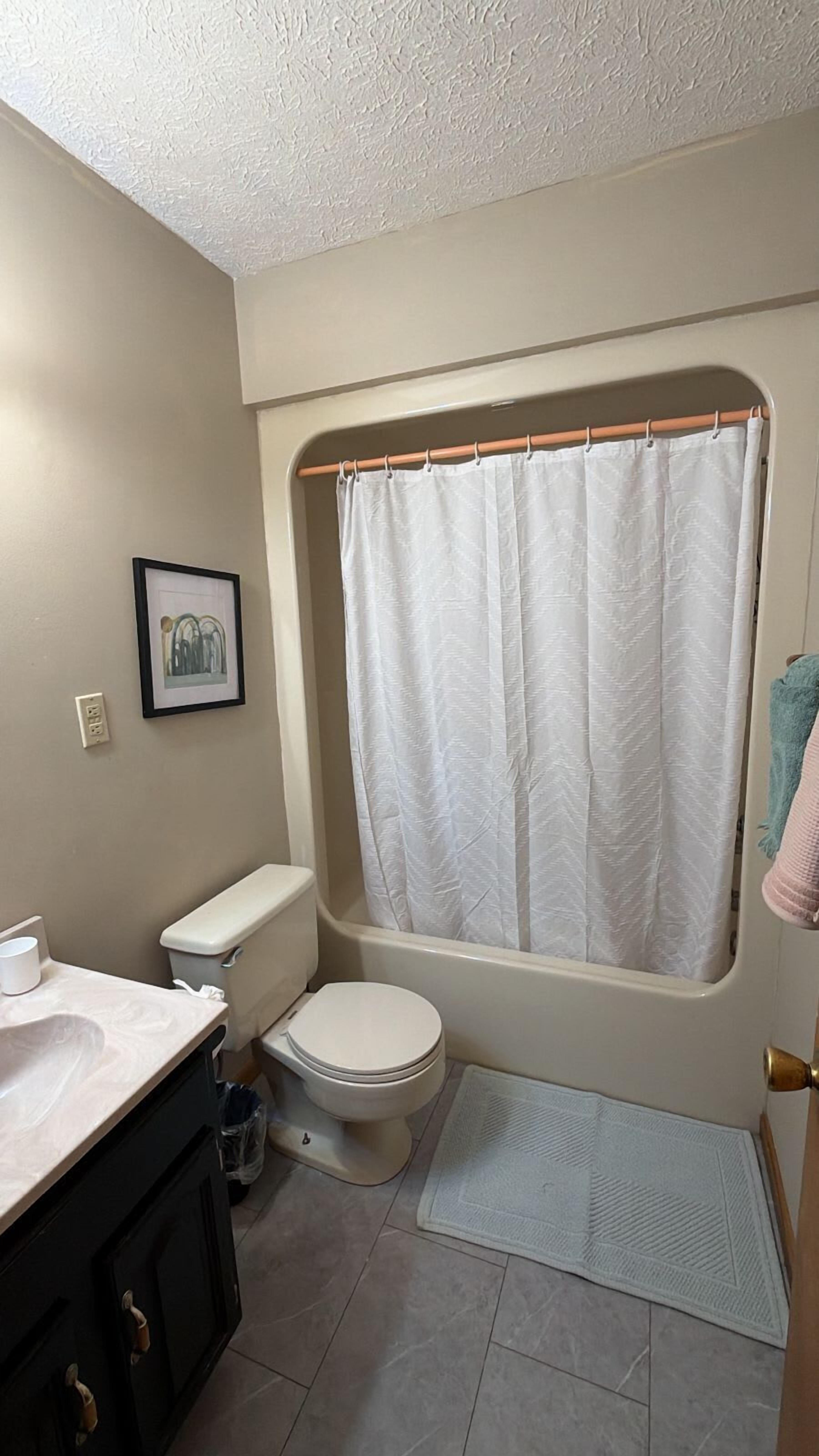 Shower, towels, shampoo