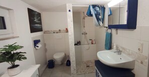 Bruser, hårtørrer, håndklæder, Sæbe