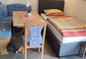 Strygejern/strygebræt, internetforbindelse, sengetøj