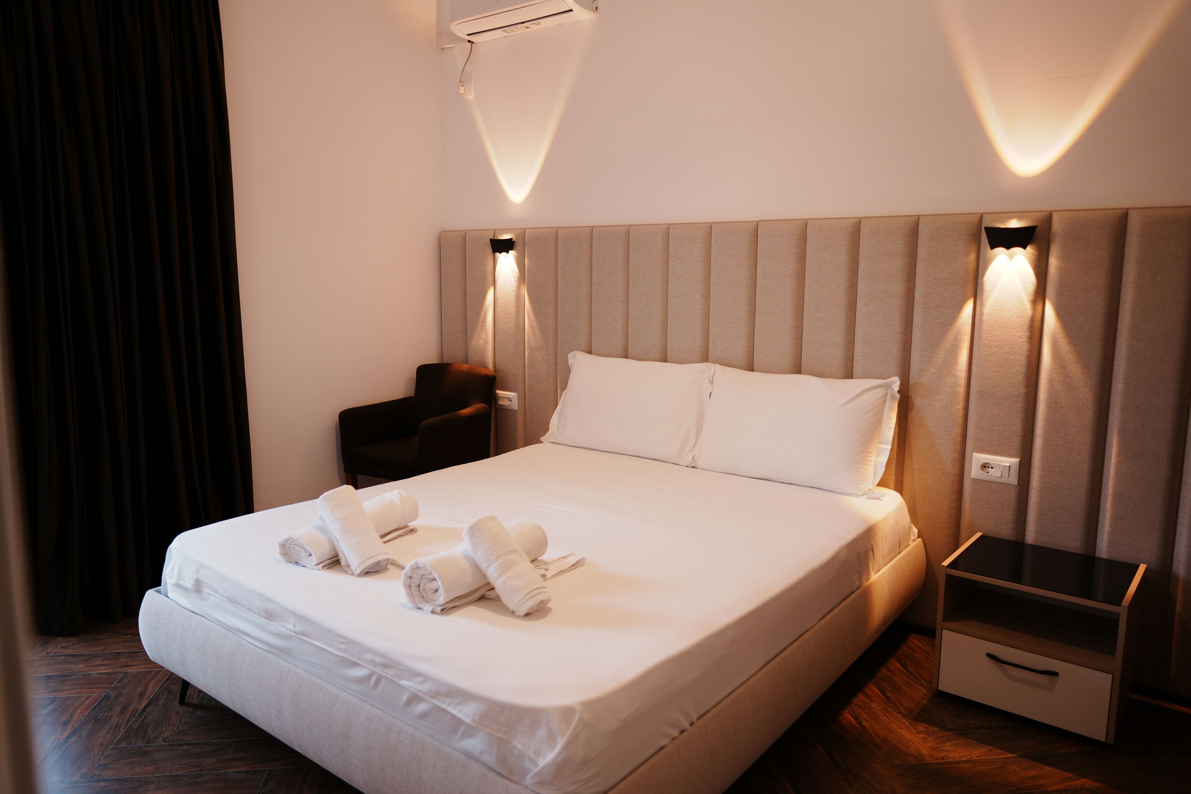 Dobbeltrom – standard, balkong, hageutsikt | Minibar, barnesenger (inkludert), wi-fi (inkludert) og sengetøy