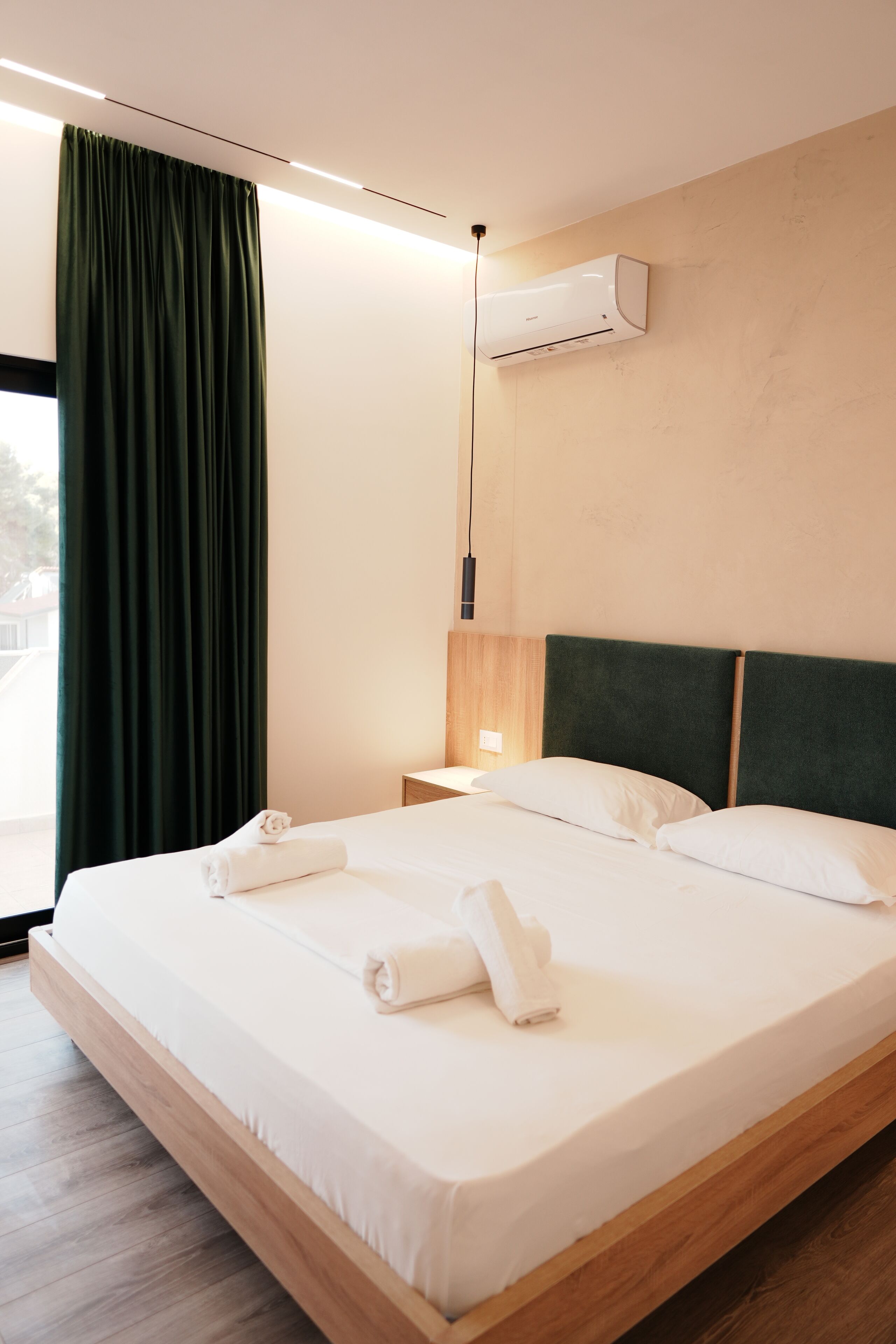 Suite – standard, hageutsikt | Minibar, barnesenger (inkludert), wi-fi (inkludert) og sengetøy