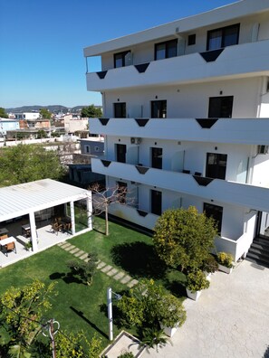 Minibar, cunas gratuitas, wifi gratis y ropa de cama 