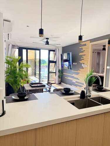 Somerton Escape with Rooftop Pool in Barbican