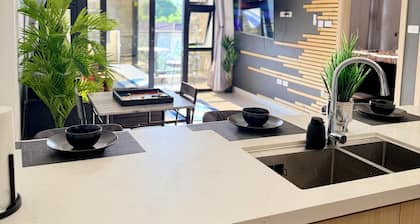 Somerton Escape with Rooftop Pool in Barbican