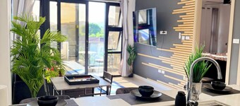 Somerton Escape with Rooftop Pool in Barbican