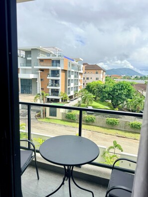 Property grounds - Somerton Escape with Rooftop Pool in Barbican (Kingston)