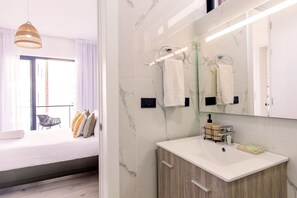 2 habitaciones, tabla de planchar con plancha y internet 