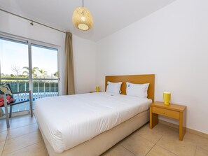 2 habitaciones, tabla de planchar con plancha y acceso a internet 