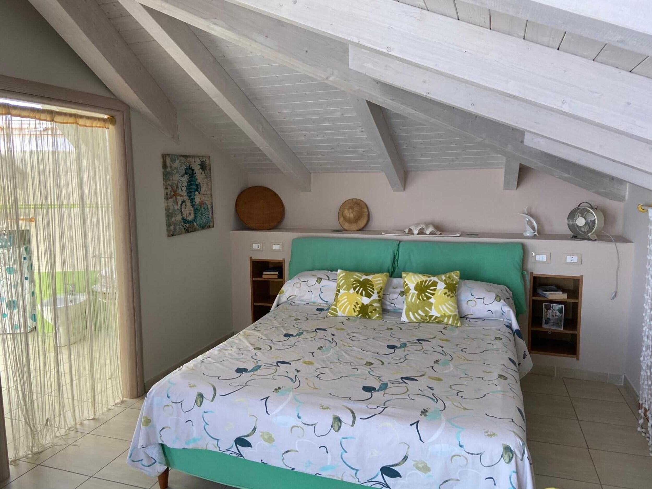 3 habitaciones, tabla de planchar con plancha, wifi y ropa de cama 