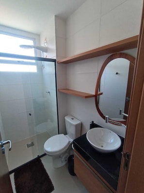 Towels, soap, toilet paper - 2-Bedroom Apartment in Maceió with Panoramic Sea View (Maceió)