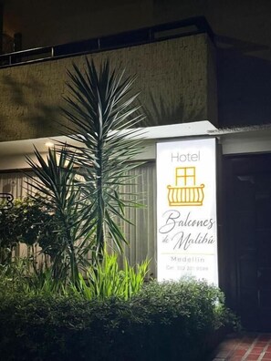 Exterior detail - Hotel Balcones de Malibu (Medellín)