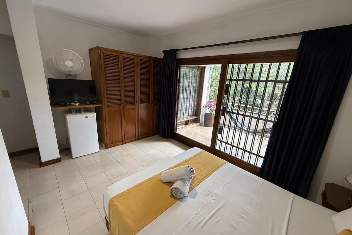 Dobbeltrom – superior, balkong, hageutsikt | Skrivebord, skrivebord for bærbar PC og wi-fi (inkludert)