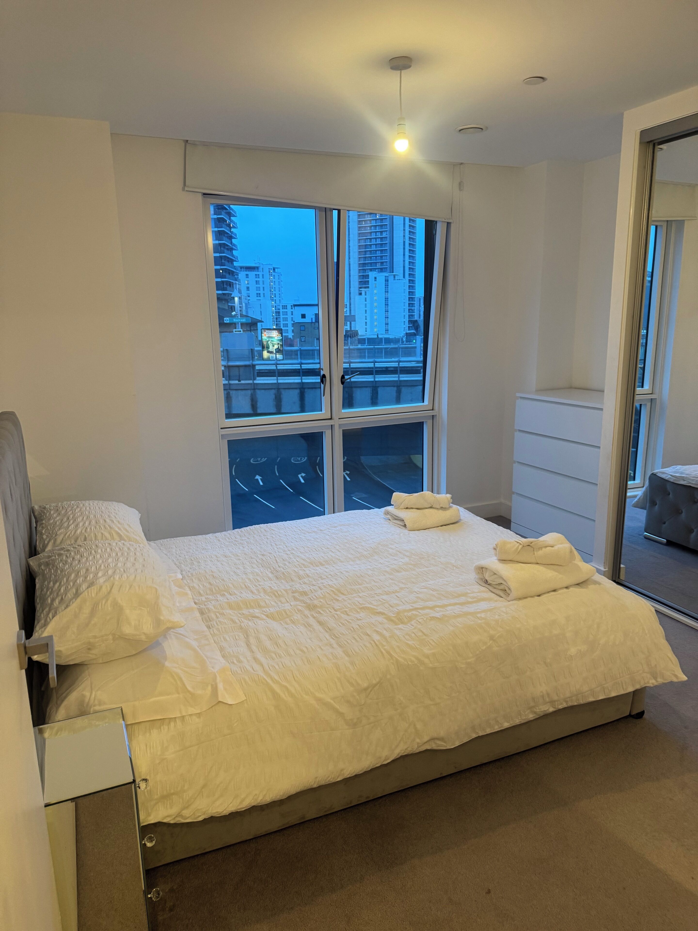 2 bedrooms, iron/ironing board, Internet, bed sheets