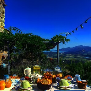 Outdoor dining - Suite Serenata - Casa Ghjunca (Rapale)