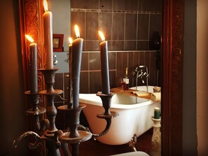 Shower, hair dryer, towels - Signoretta-Casa ghjunca Guest Room (Rapale)