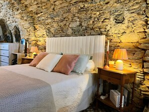 Iron/ironing board, WiFi, bed sheets - Apartment Ciucciarella in Casa Ghjunca Guesthouse (Rapale)