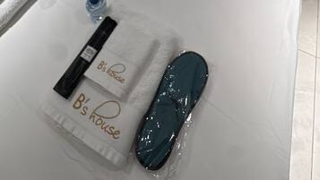 WiFi, bed sheets