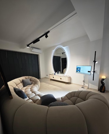 Living area. Chambre entre les lignes - BS HOUSE HÔTEL