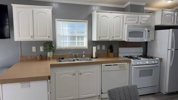 微波炉、烤箱、炉灶、洗碗机