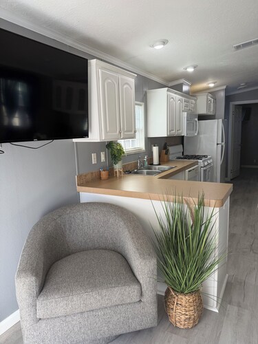 Cozy 1-bedroom cottage close to Tampa attractions