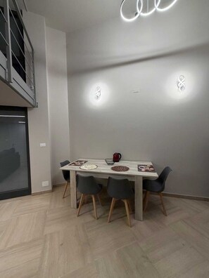 Dining - Vrbo Property (Torino)
