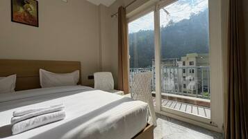 Classic Double Room, Balcony, Garden View | Soundproofing, free WiFi