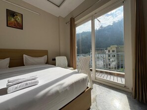 Classic Double Room, Balcony, Garden View - Hotel Abline The Oaks (Rishikesh)